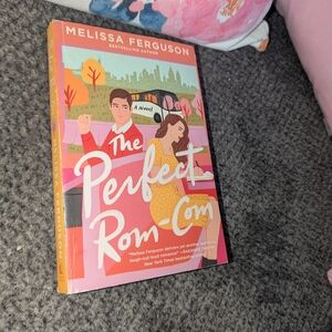 🤎The Perfect Rom-Com Book by Melissa Ferguson